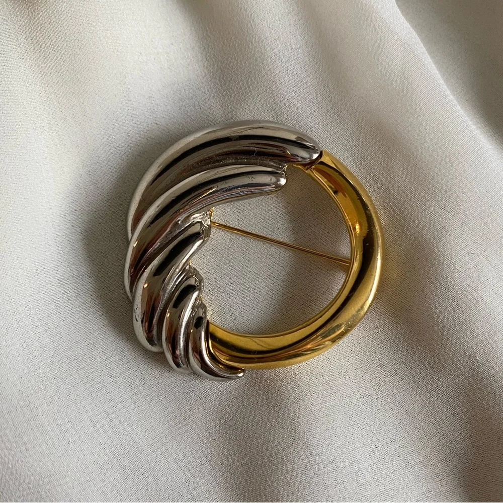 Vintage Two‑Tone Circle Brooch | Gold & Silver Textured Pin